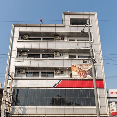 Hotel De Luxe Basai Road 古尔冈 外观 照片
