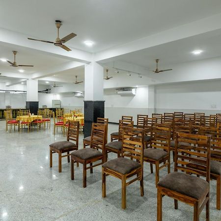 Hotel De Luxe Basai Road 古尔冈 外观 照片