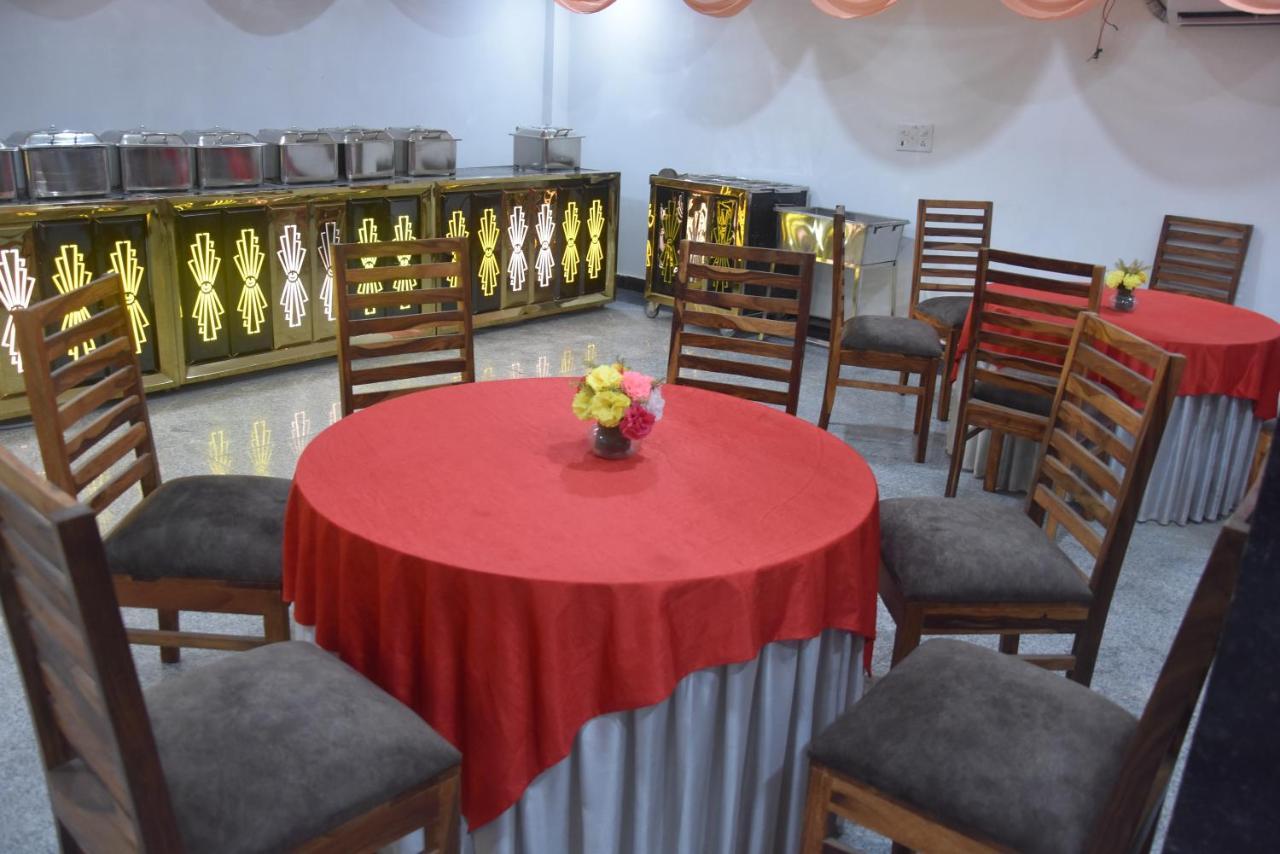 Hotel De Luxe Basai Road 古尔冈 外观 照片