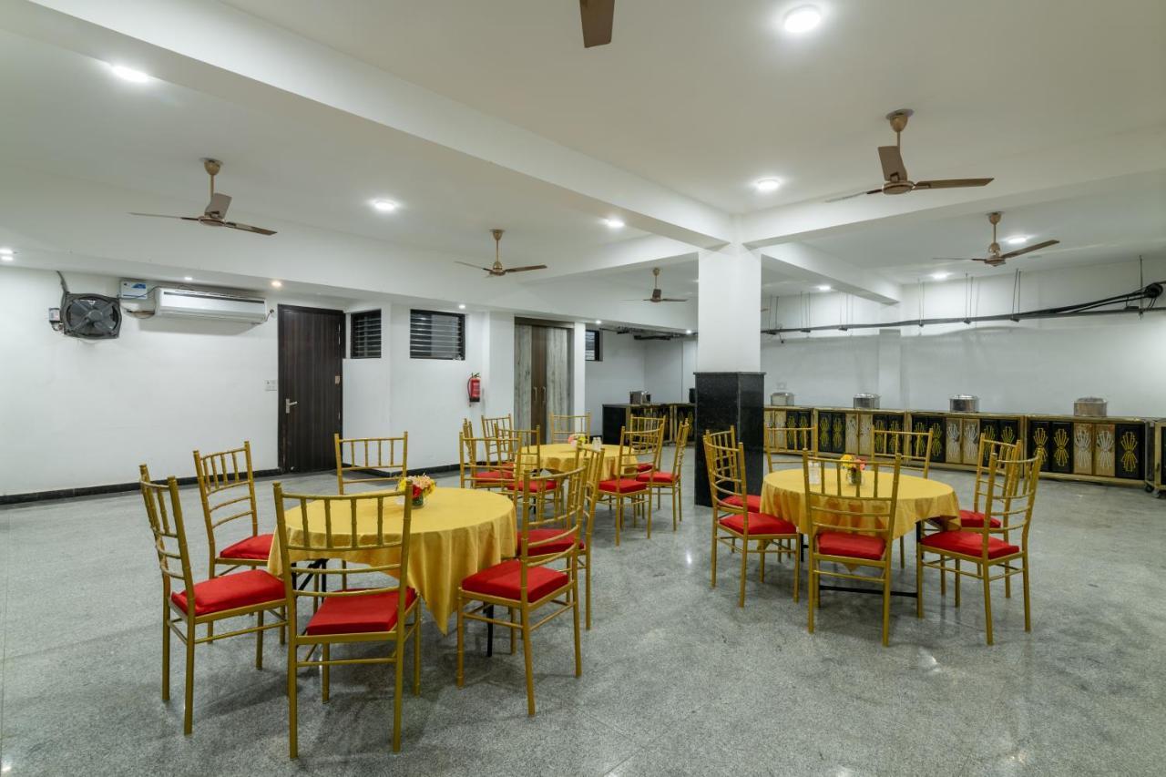 Hotel De Luxe Basai Road 古尔冈 外观 照片