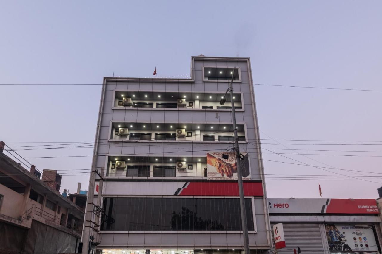 Hotel De Luxe Basai Road 古尔冈 外观 照片